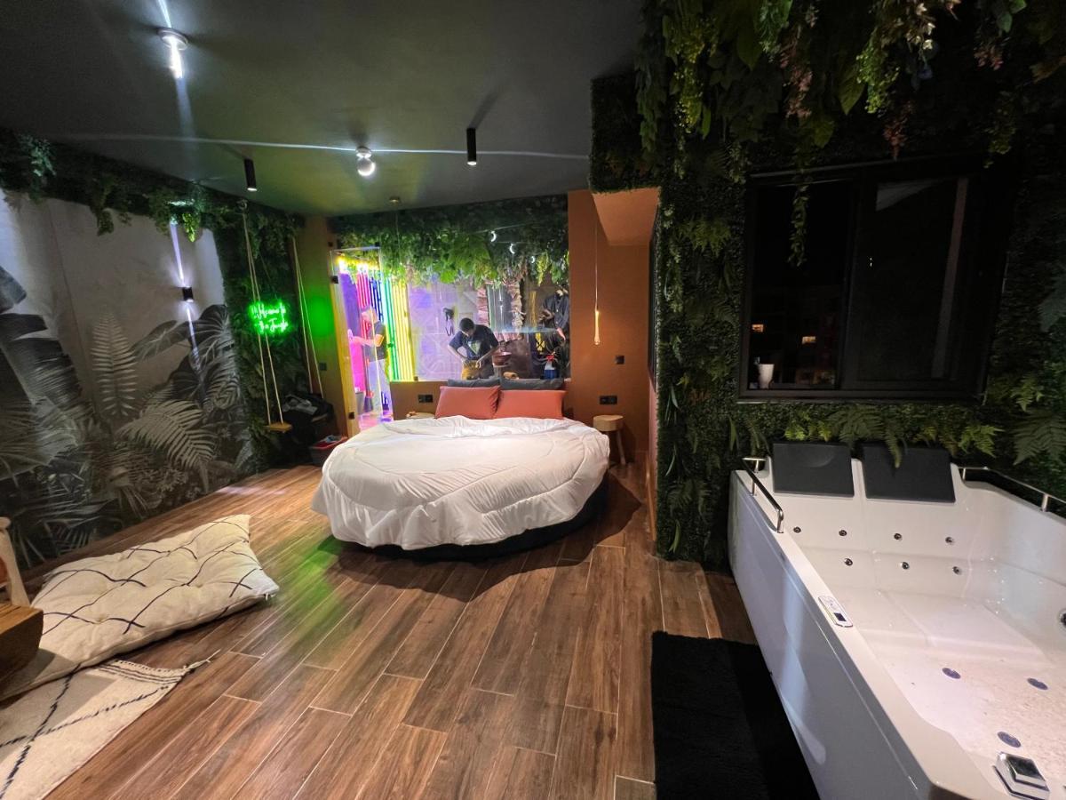 Jungle Au Centre De Marrakech Avec Jacuzzi ! Panzió Marrákes Kültér fotó